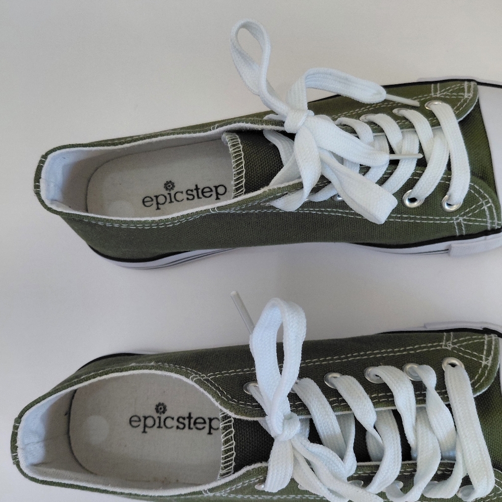 🔥 Olive Green Canvas Sneakers – Converse Style – Size 8 1/2